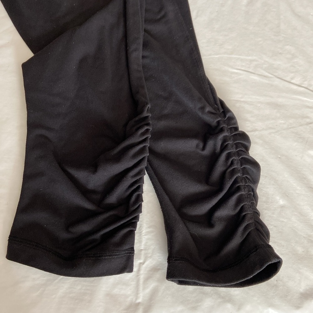 Lululemon cropped Scrunched Sides Size 4 - Picture 11 of 11